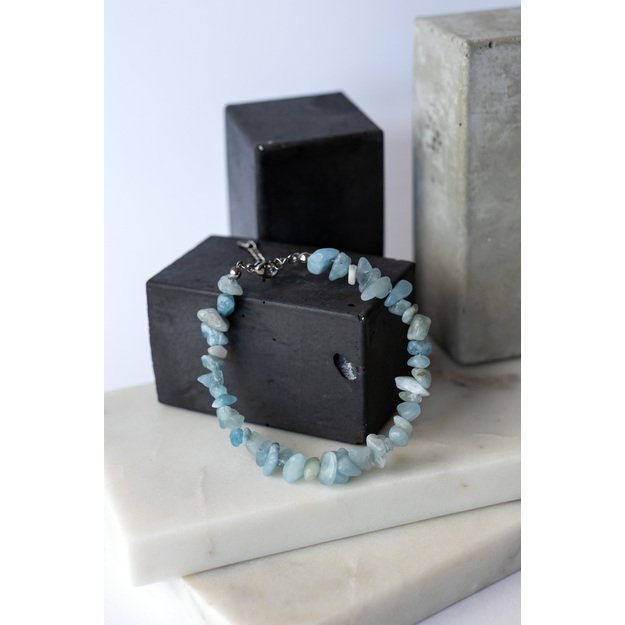 Apyrankė iš akvamarino akmens