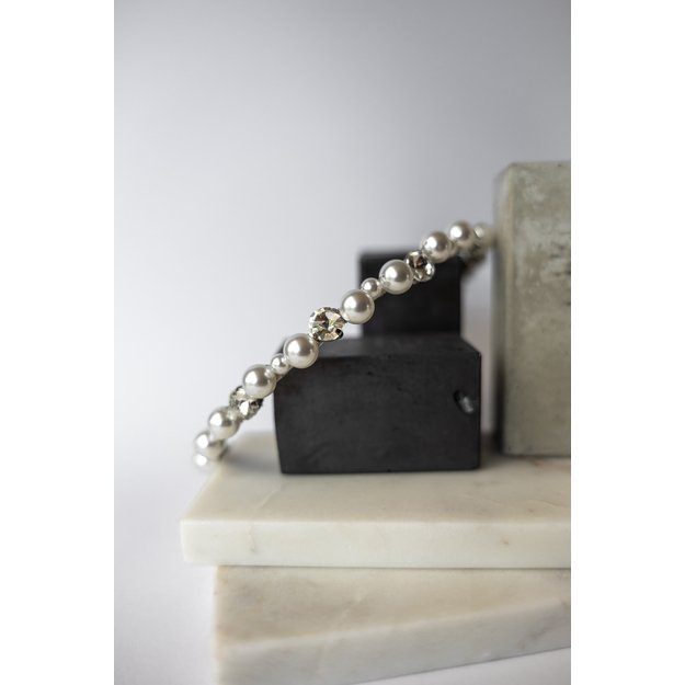 Lankelis su perlų masės karoliukais ir kristalais