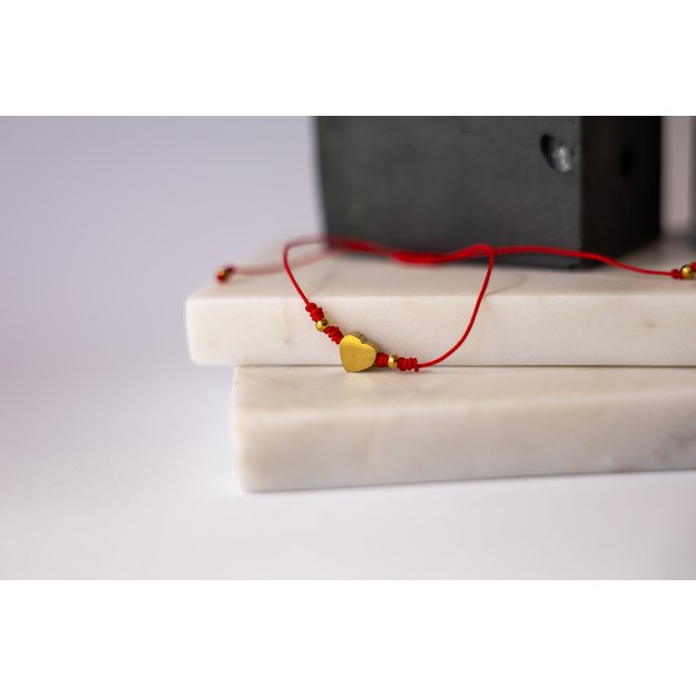 Raudono siūlo apyrankė ,,HEART" 1