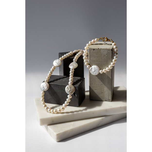 Baltų perlų vėrinys ir apyrankė