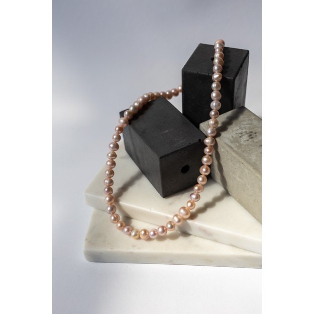 Kreminis upinių perlų vėrinys